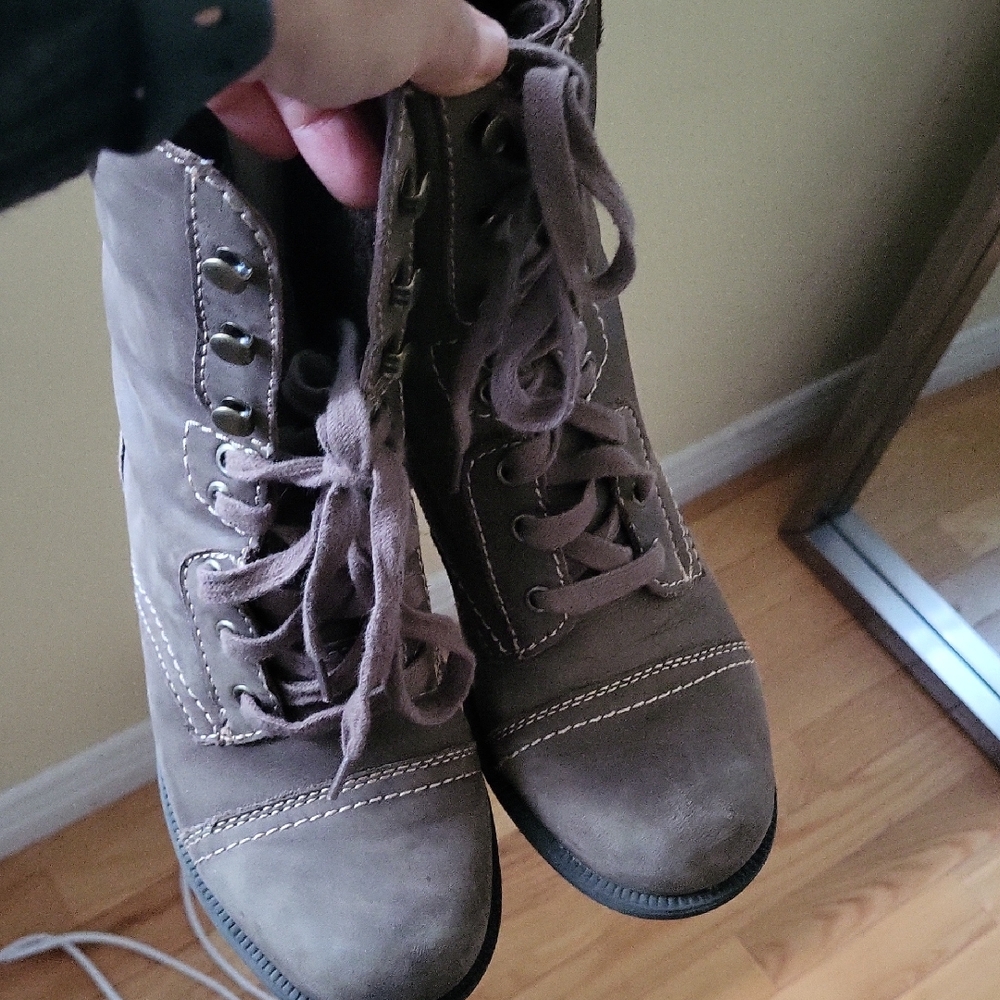 EUC Nubuck Boots size 6.5